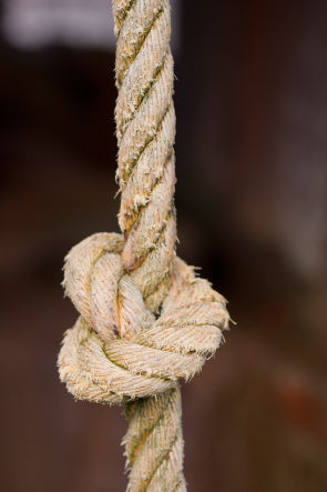 Knoten in Seil nach oben